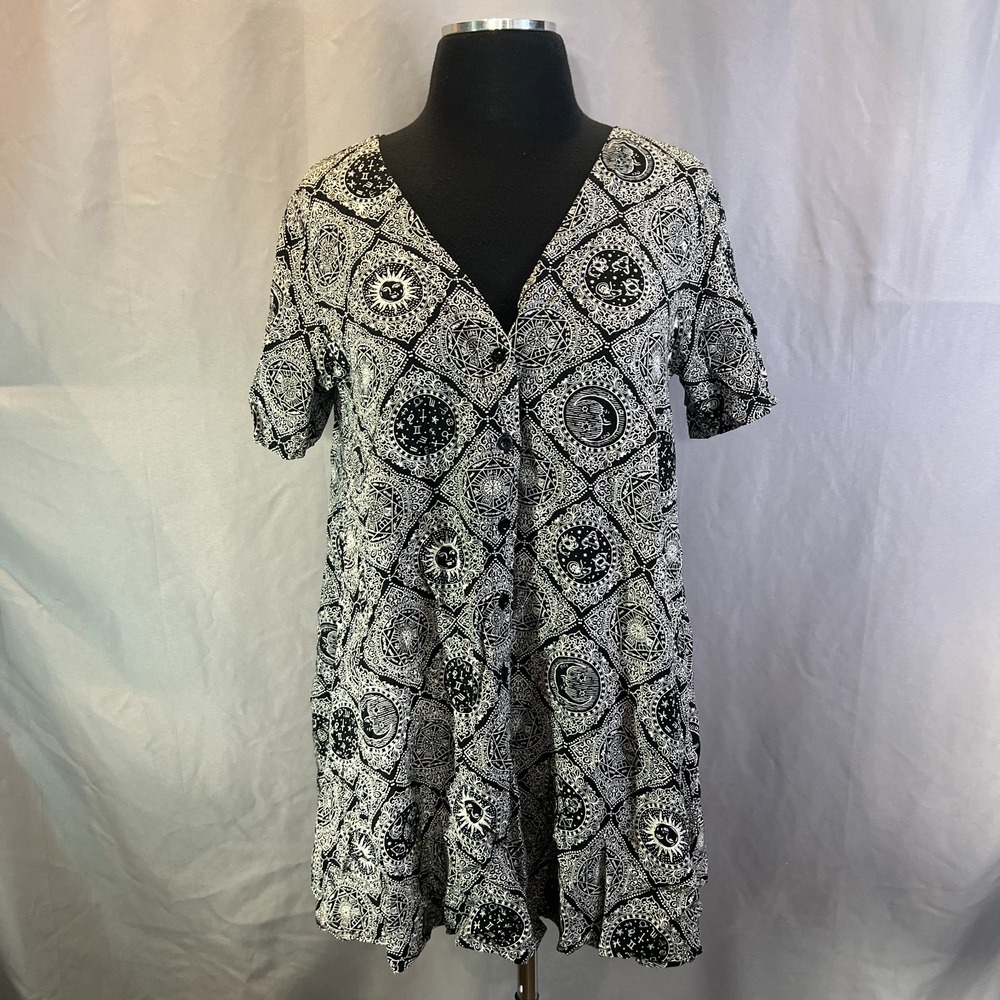 Motel Rocks Crosena Dress Women Small Black Astrology Print V Neck Button Front